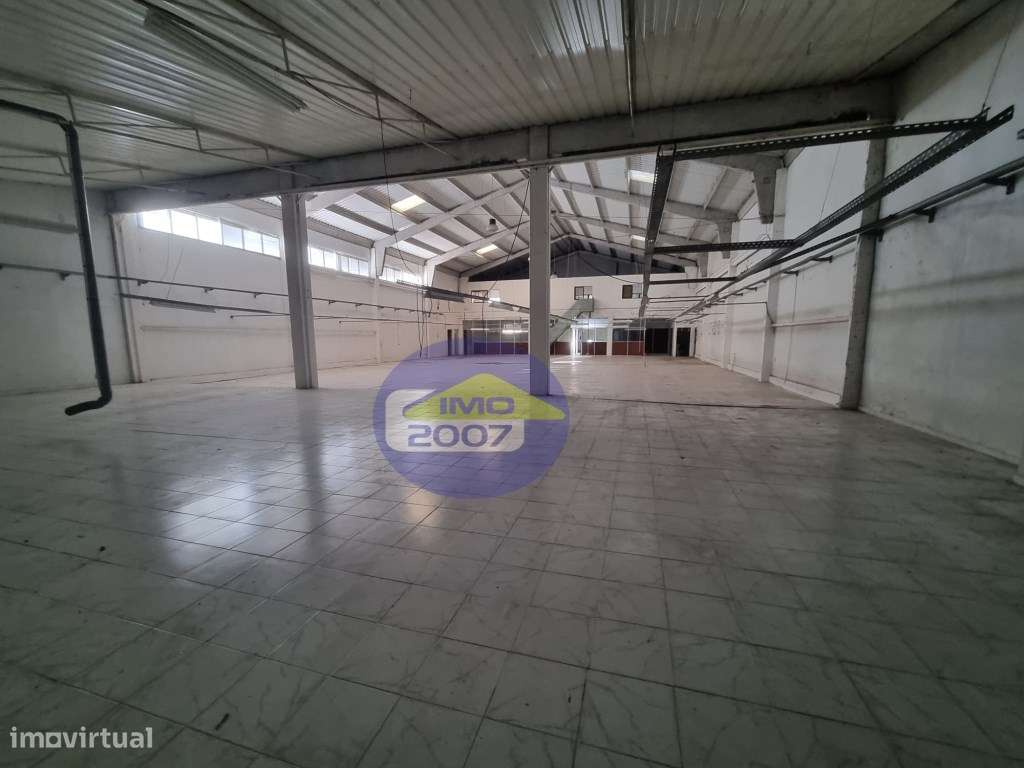 Armazém com 1174 M2 em Escapães - Grande imagem: 5/36