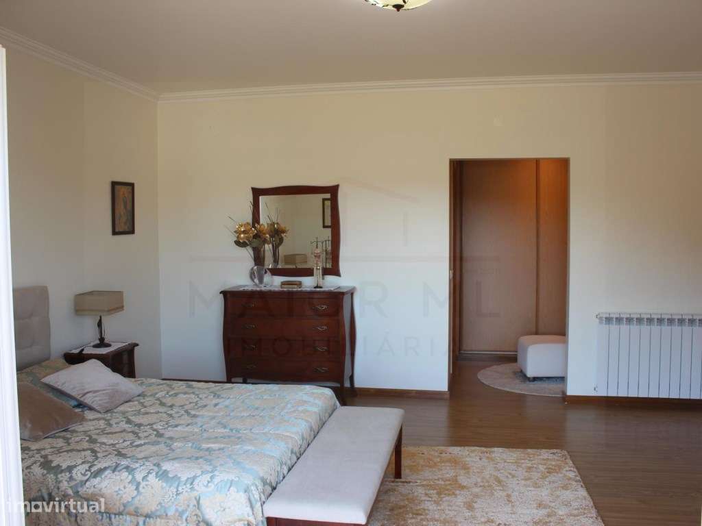 Moradia T5 com grandes áreas em zona muito tranquila de Rio Maior-48