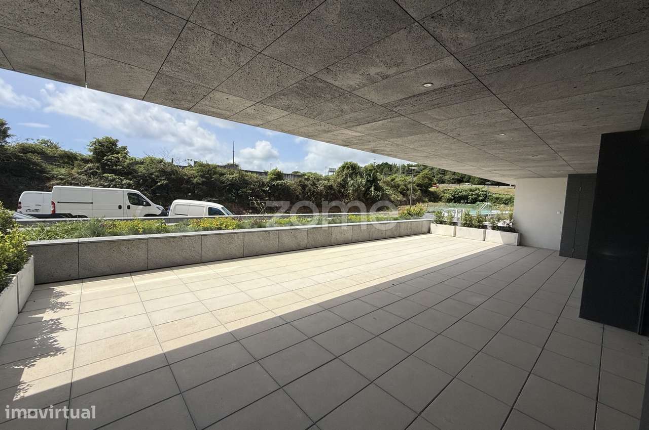 Apartamento T2 novo, com terraço e piscina, em Ponta Delgada-14