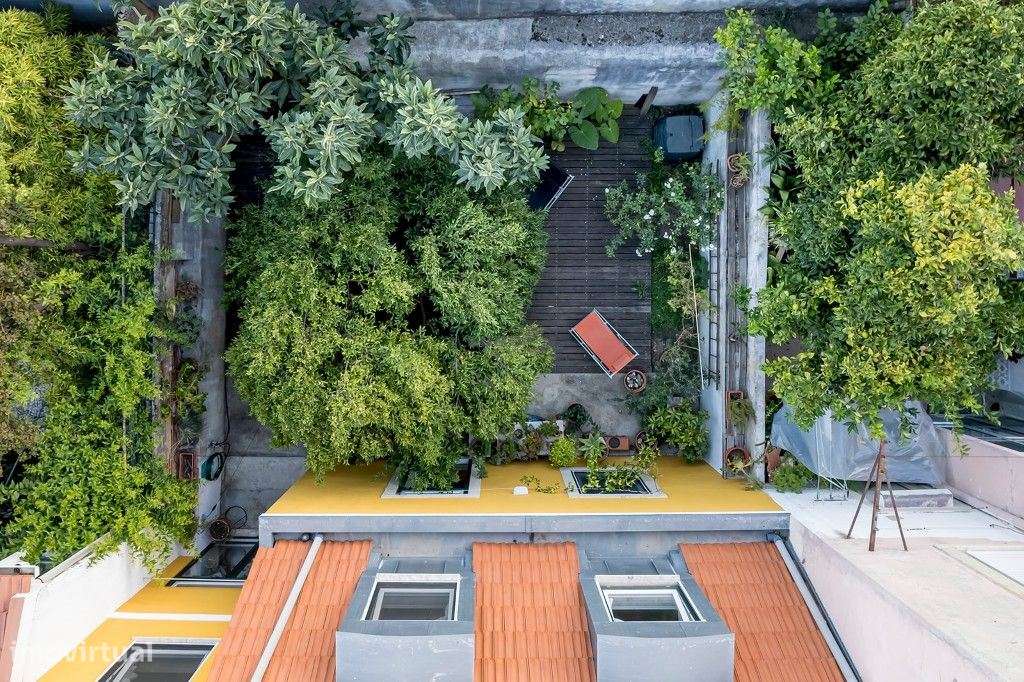 Moradia duplex na Graça com 5 Quartos e Jardim-23