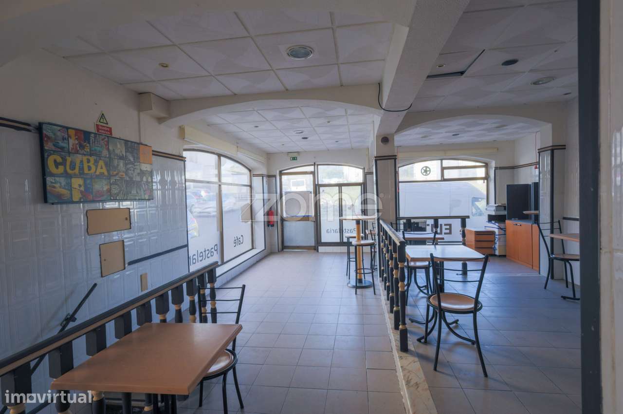 Loja de 175m2 com saída de fumos no Cacém. - Grande imagem: 4/20