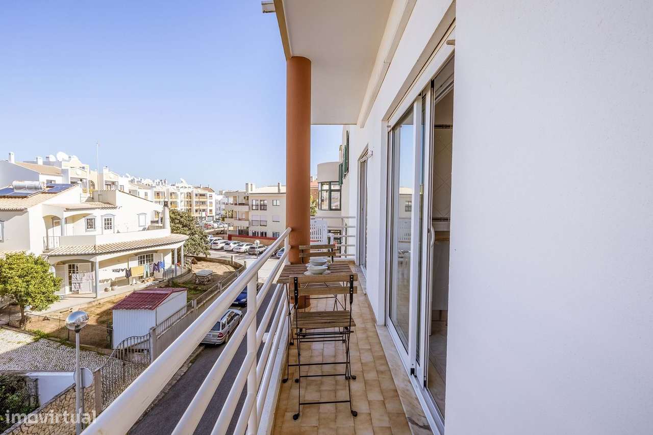 ESPAÇOSO E LUMINOSO APARTAMENTO T2 PARA VENDA PERTO DA PRAIA DA DONA A-13