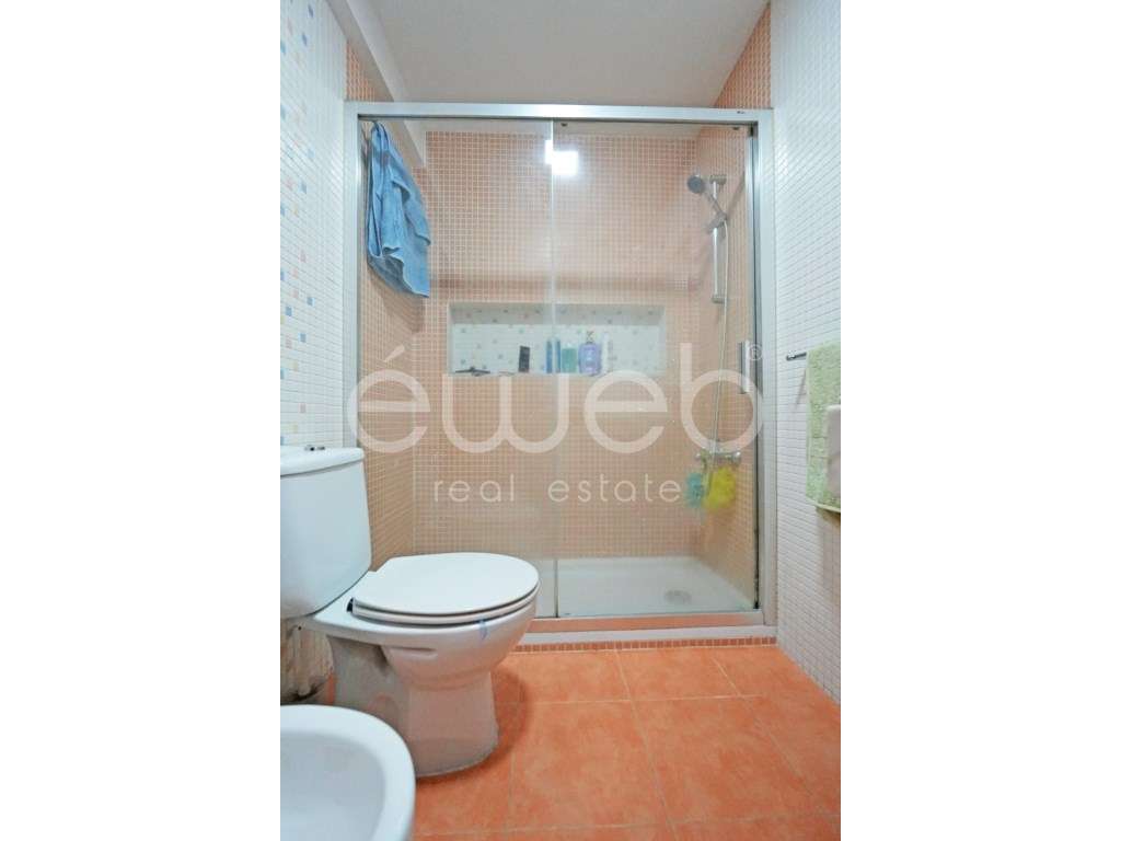 Apartamento T3 com varanda, Luísa Todi-16