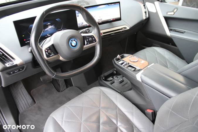 BMW iX - 12