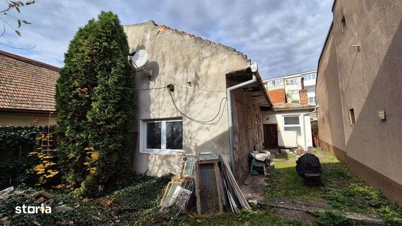 Vand casa cu teren 582 mp in centru - Imagine principală: 5/8