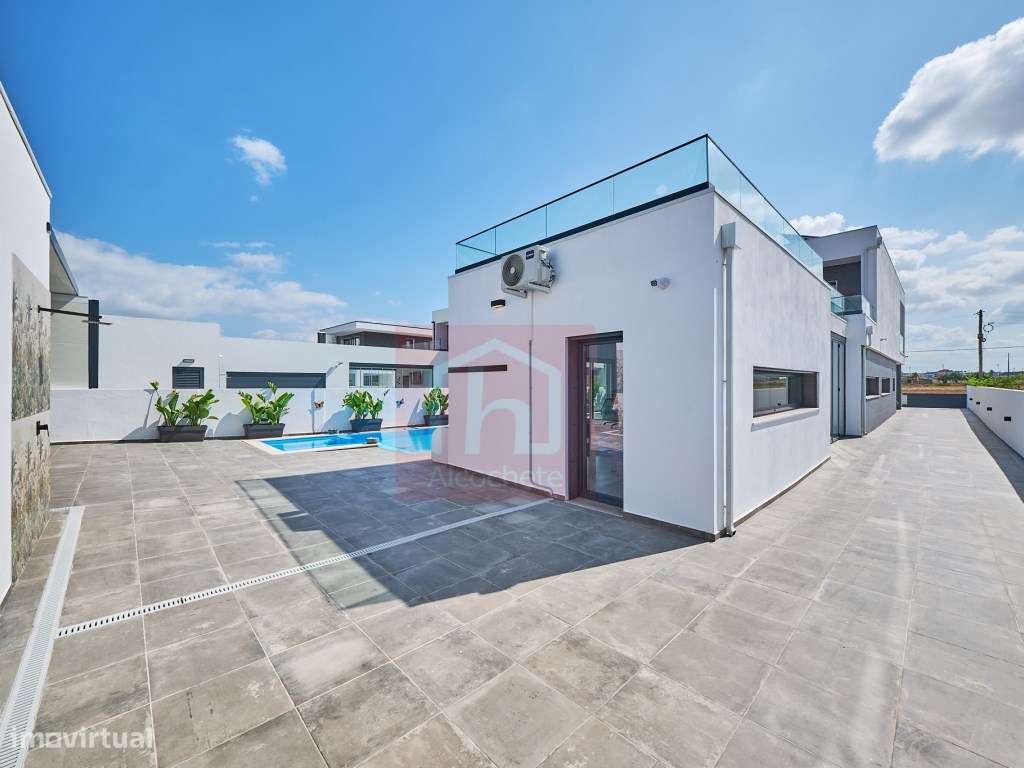 Moradia T5 de Luxo com Piscina Infinita Aquecida e Jacuzzi em Corte...-9