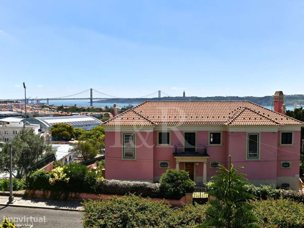 Moradia T6 com jardim, piscina e vista rio no Restelo, Lisboa-51