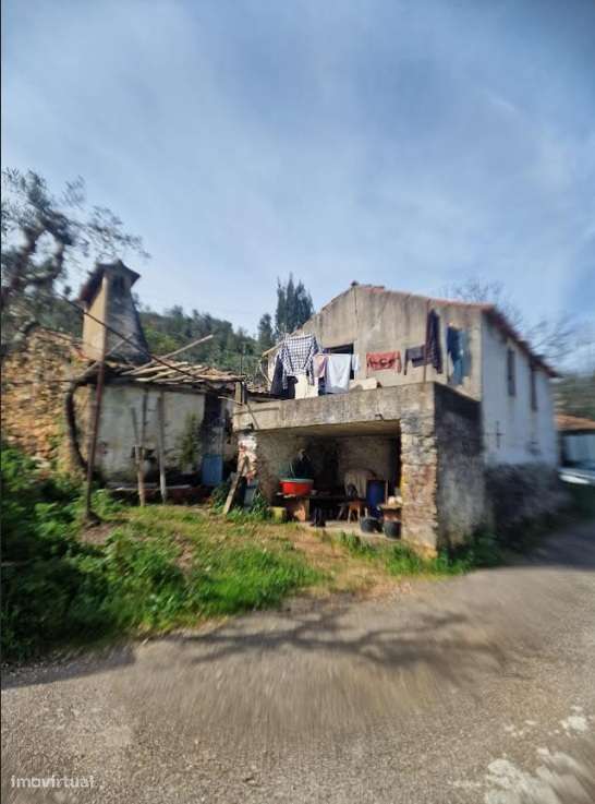 Moradia c/ 2 pisos p/ recuperação total em Cercadas - Vila de Rei-7