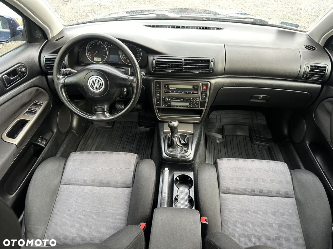 Volkswagen Passat 1.6 Trendline - 12