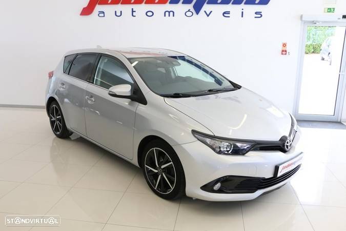 Toyota Auris 1.4 D-4D Com. +P.Techno+P.Sport - 5