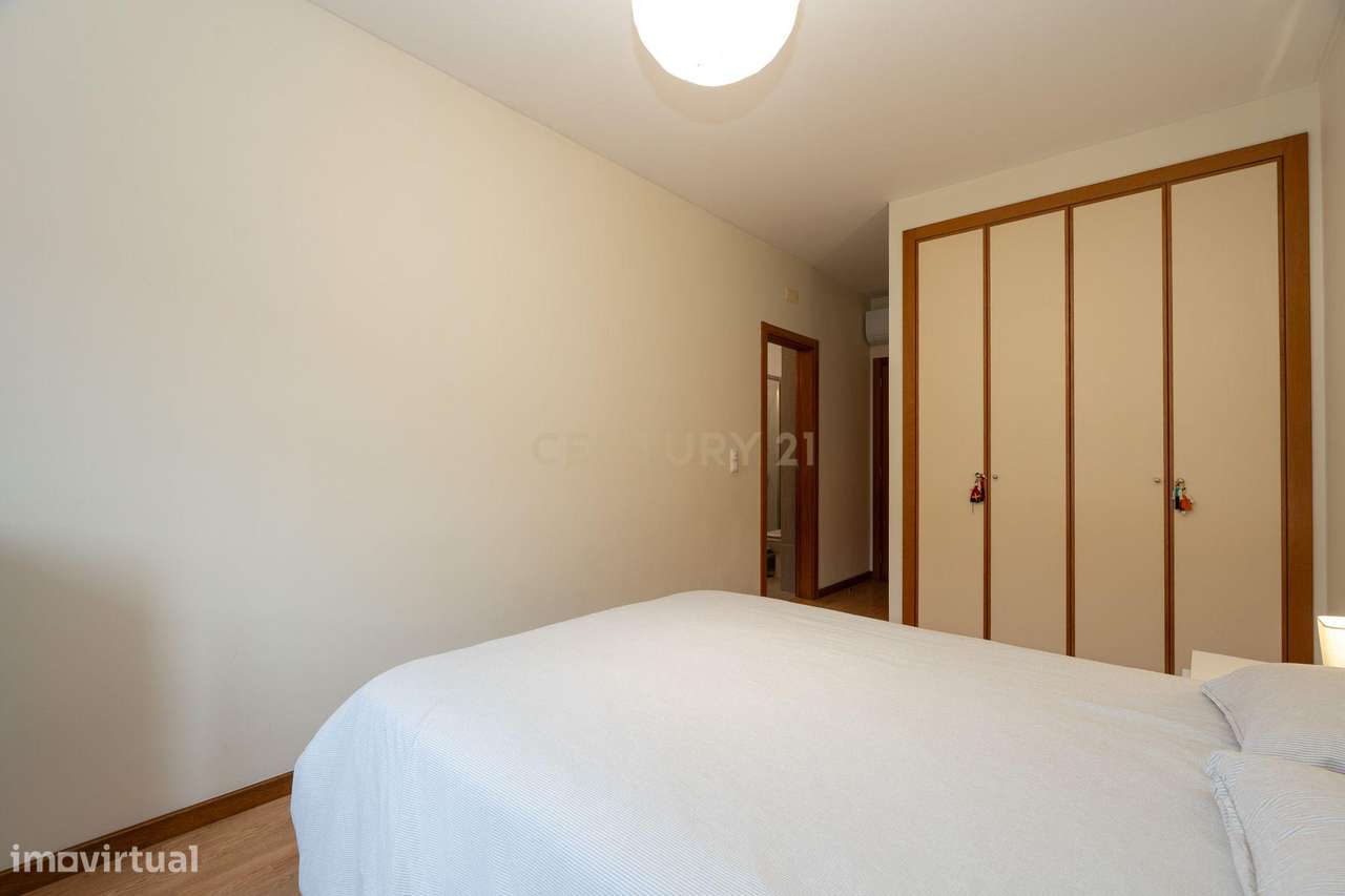 Apartamento T3 com áreas generosas-21