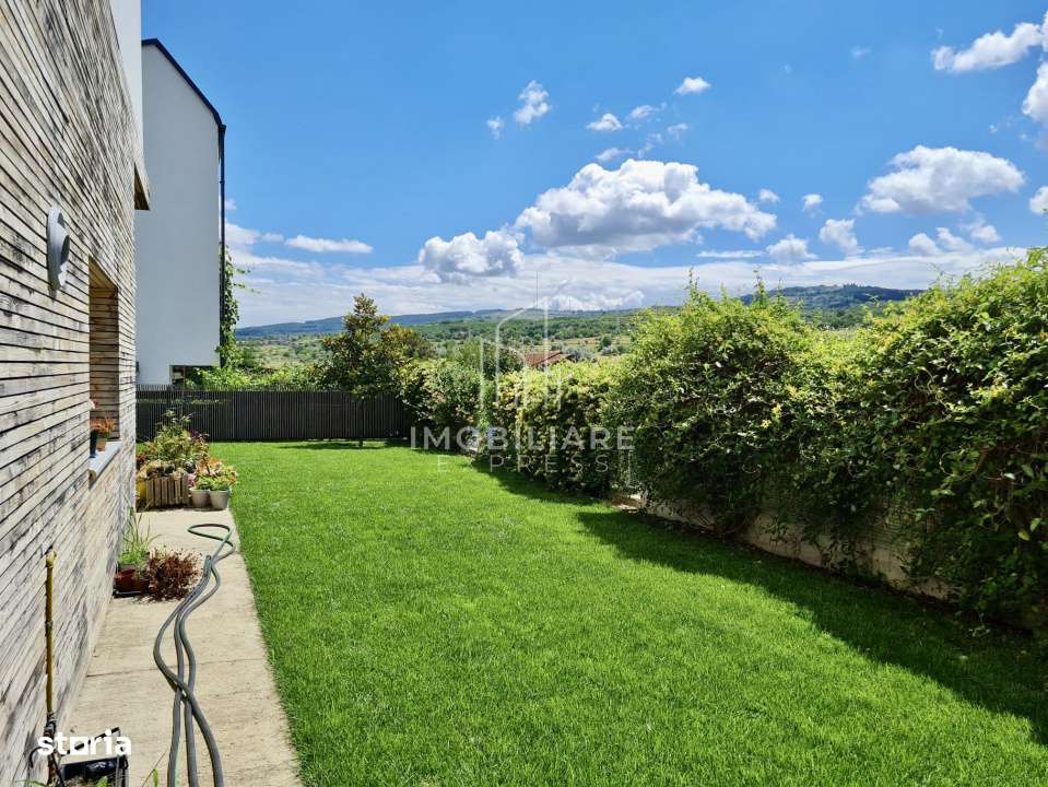 Casa High-End cu Arhitectura Moderna, Garaj-2