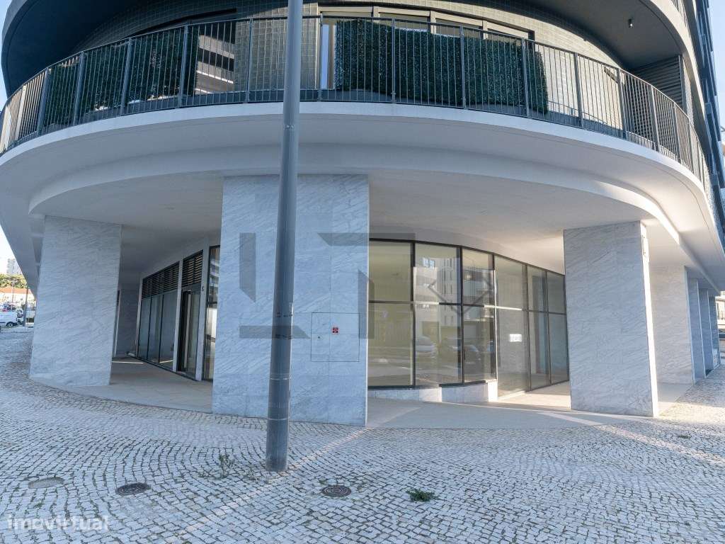 Fantástica Loja a Estrear com Saída de Fumos no Empreendimento Alte...-8