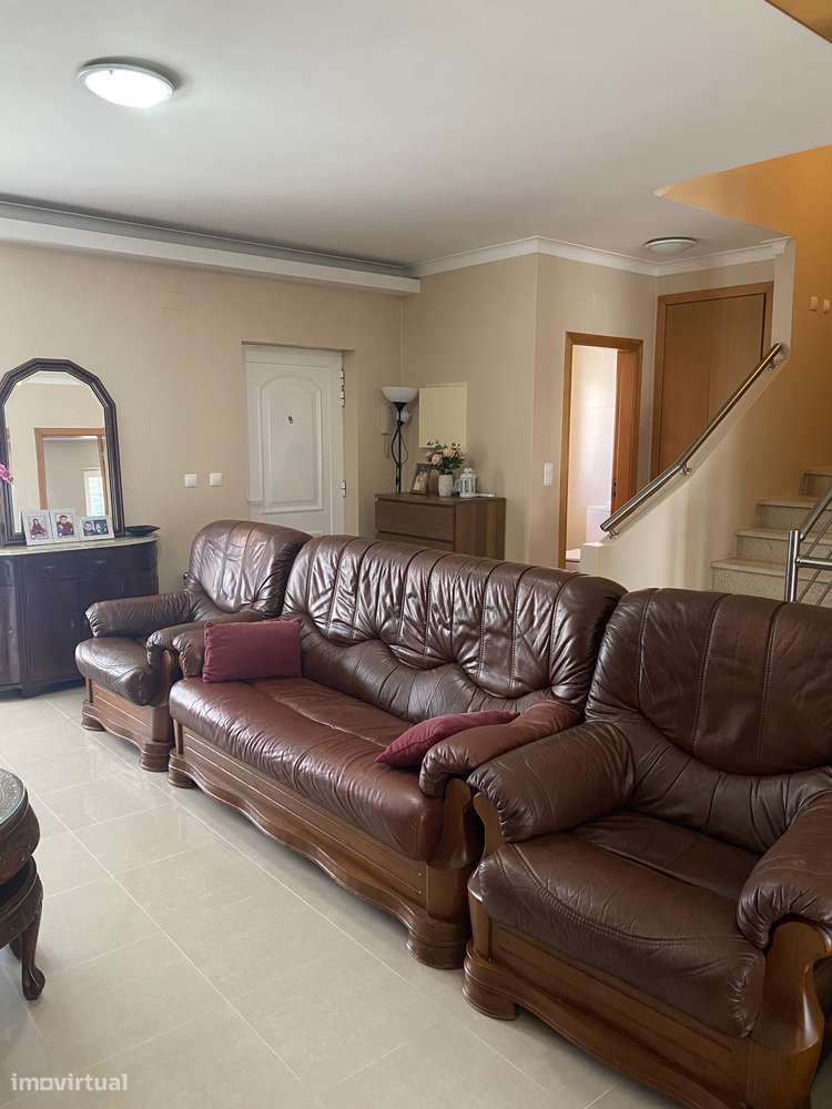 Moradia T3 com garagem, jardim e vista Urbana - Grande imagem: 5/30