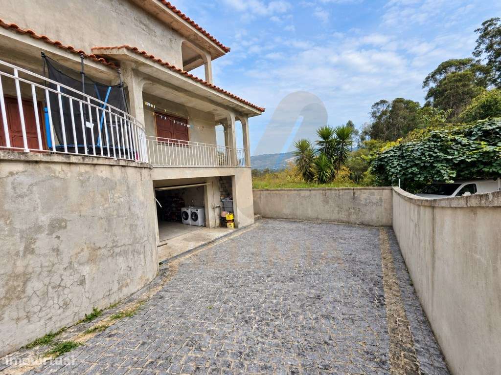 Moradia T4 c/ Jardim | Rebordões Santa Maria - Ponte de Lima-38