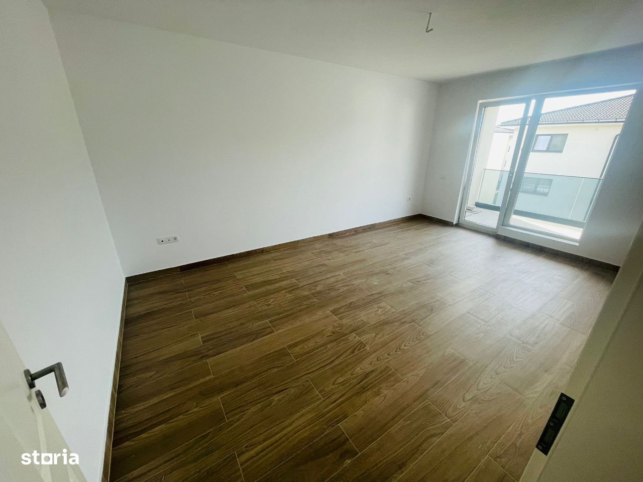 Apartament intabulat si finisat calitativ cu 3 camere si terasa