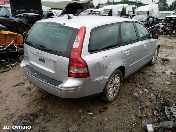 Dezmembrez Volvo V50 2.0 diesel - 3