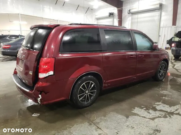 Dodge Grand Caravan - 4