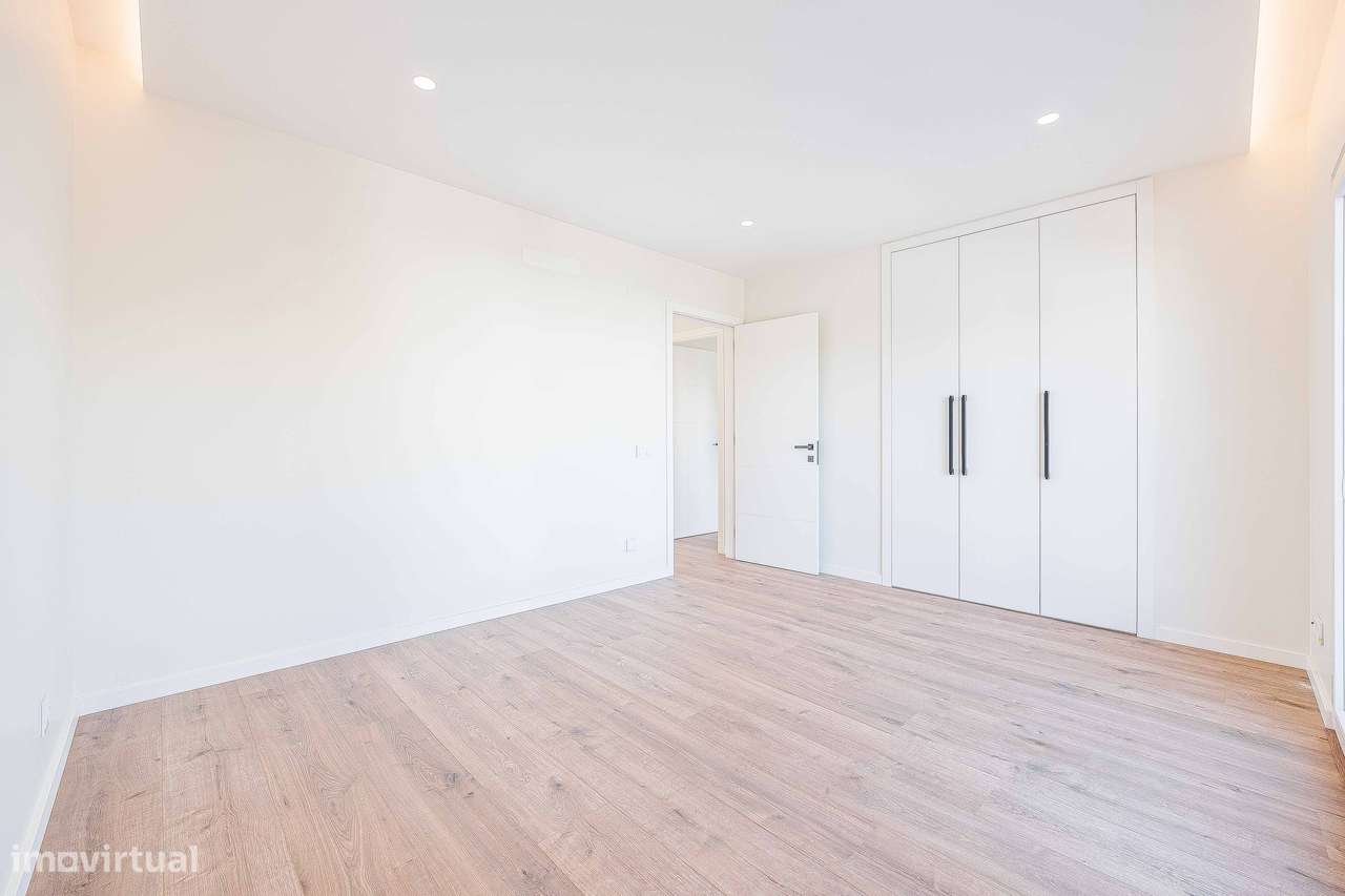 Elegante moradia T4 de arquitetura contemporânea em Albarraque-21