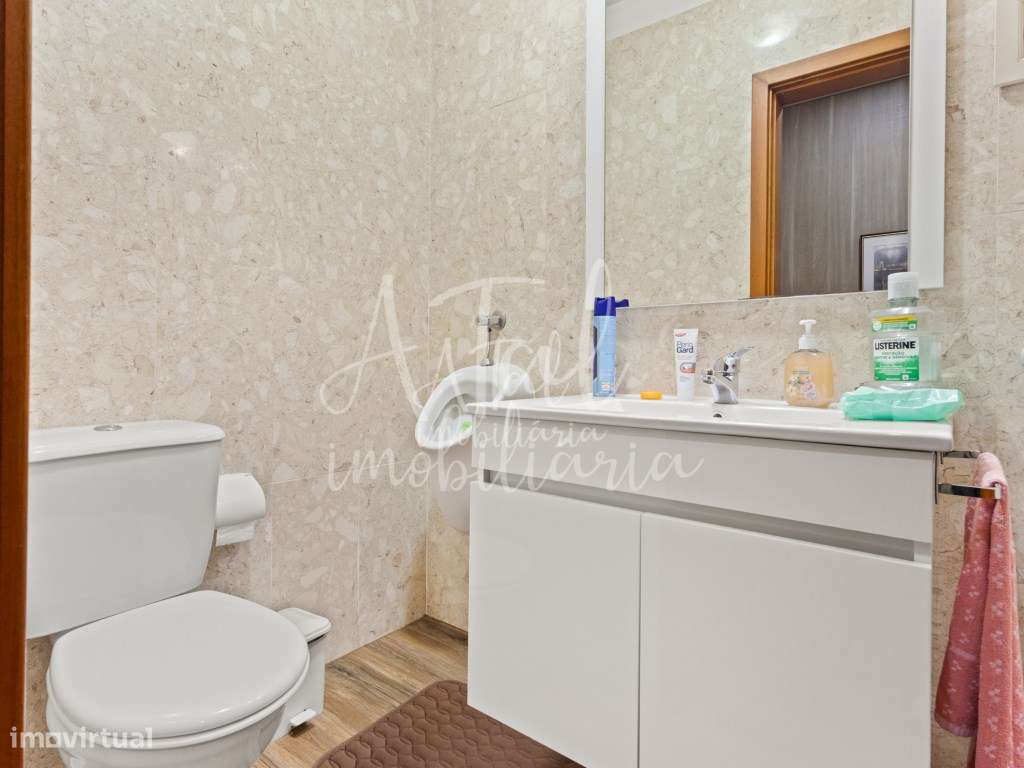 Duplex T5 no centro de Ponte de Lima com terraço panorâmico e 2 gar...-10