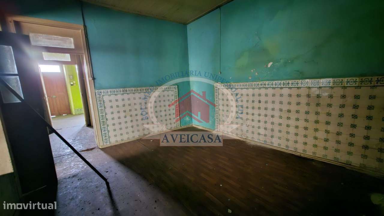 Moradia antiga para recuperar e expandir - Grande imagem: 3/34