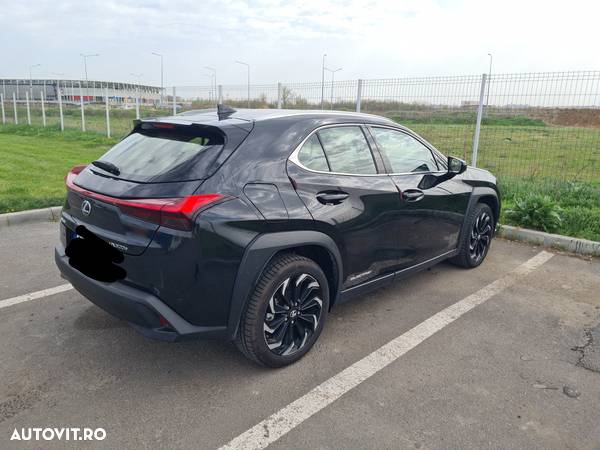 Lexus UX 300e - 3