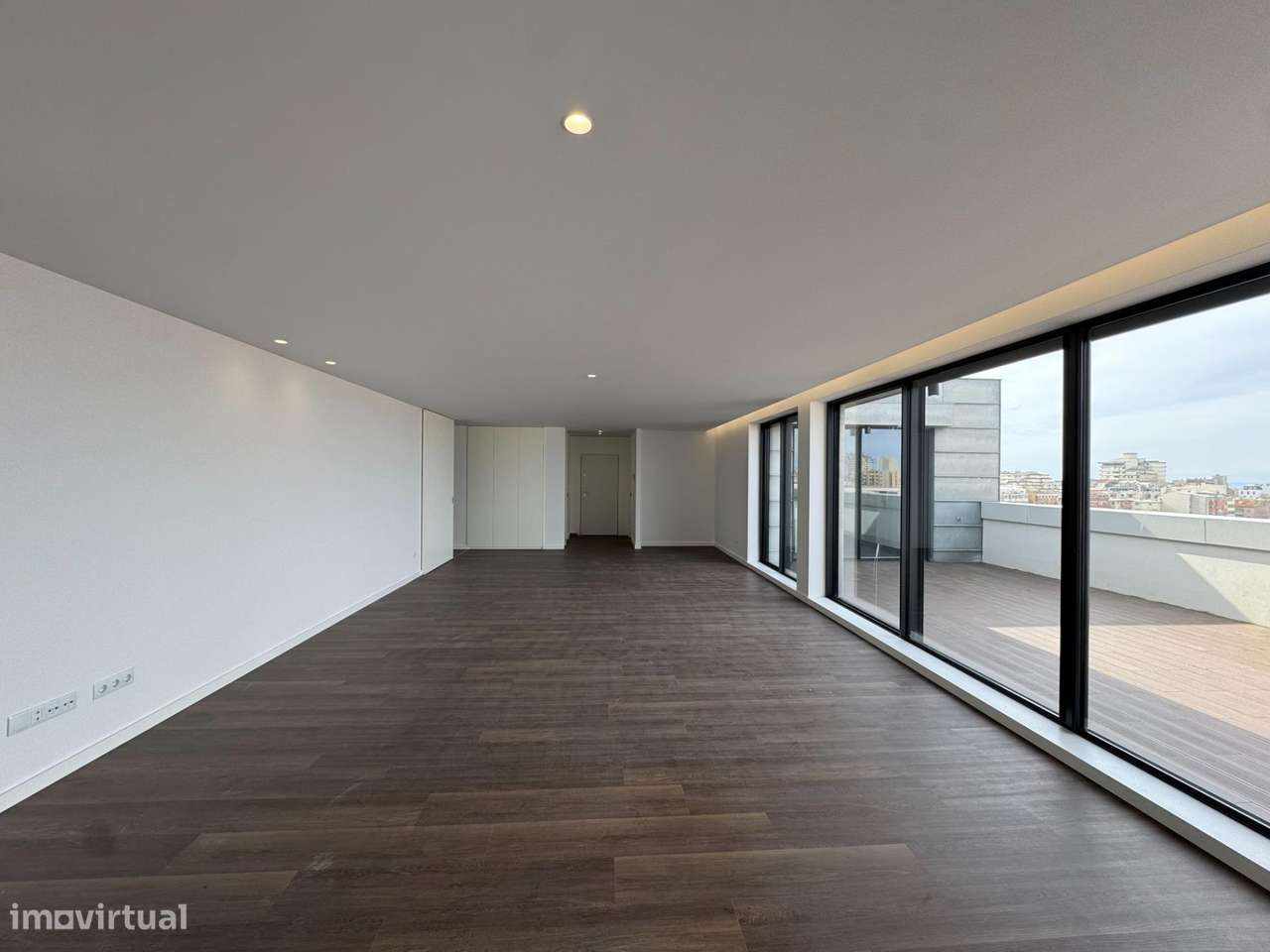 Apartamento T4 Novo (com Terraço e Centro Cidade)-6