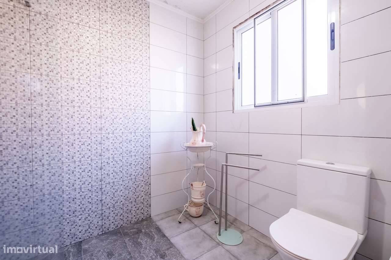 Moradia T3 localizada no Cabouco, Lagoa-9