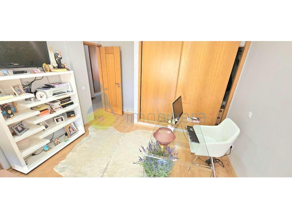 Moradia T4 com 260m2 de área e cave de 95m2, localizada no Monte da...-44