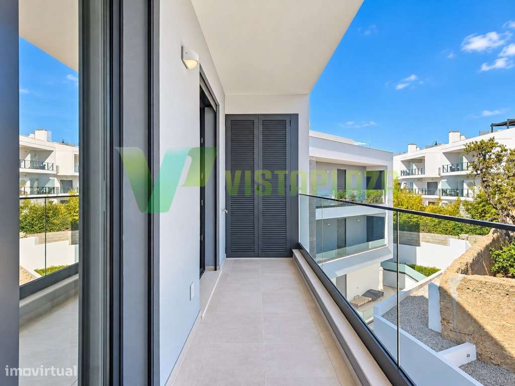Apartamento T2 com Terraço Privativo, Piscina e Garagem Box em Alvo...-20