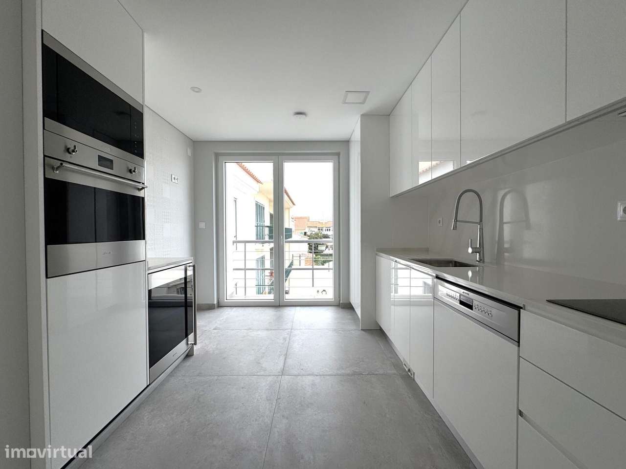 Apartamento T3 novo com Mezzanine e estacionamento no centro de Carcav-7