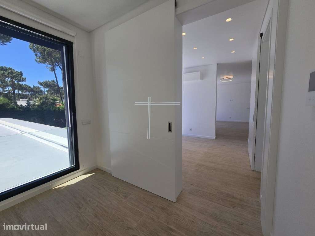 Moradia isolada T4, arquitetura contemporânea com garagem e piscina...-34