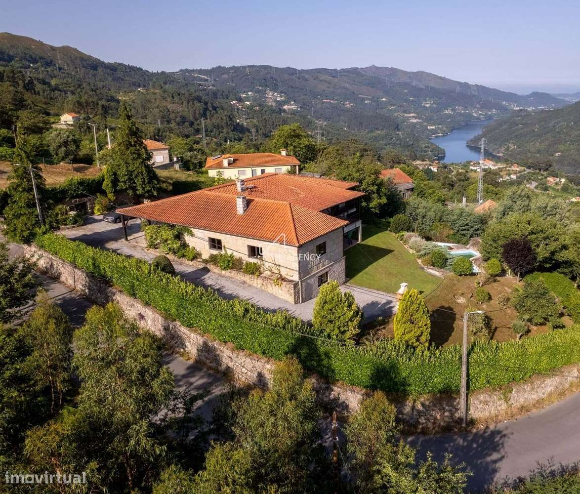 Oportunidade Única no Gerês: Moradia de 3 Quartos com Piscina Natural - Grande imagem: 5/33