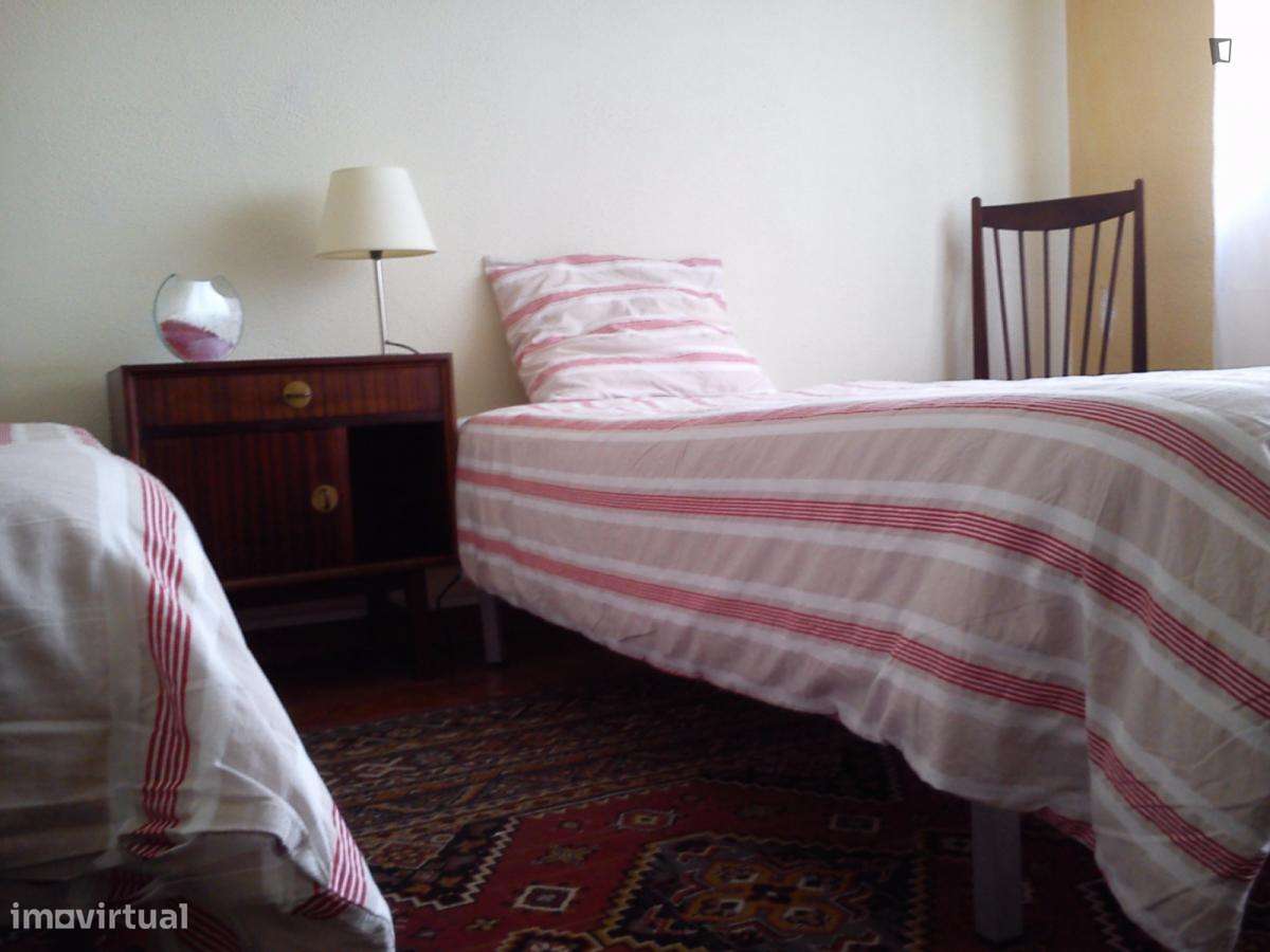 Quarto - localizado em Paranhos Porto - Grande imagem: 5/9