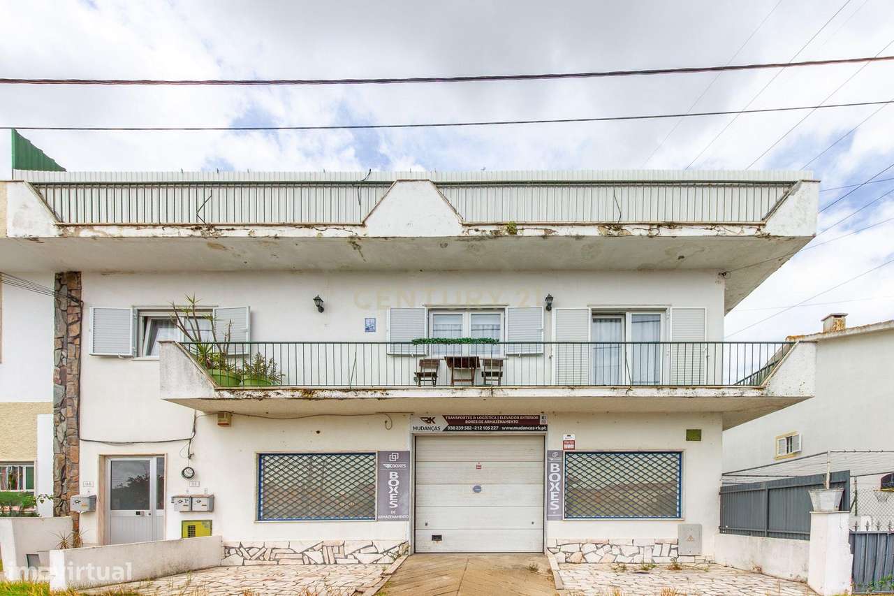 Excelente Apartamento de 4 Assoalhadas com Terraço e Sótão Independent-27