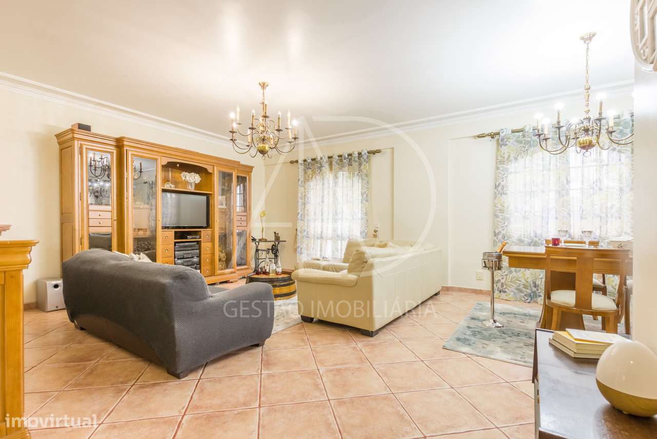 MORADIA T5+1 EM SANTO ANDRÉ, BARREIRO-10