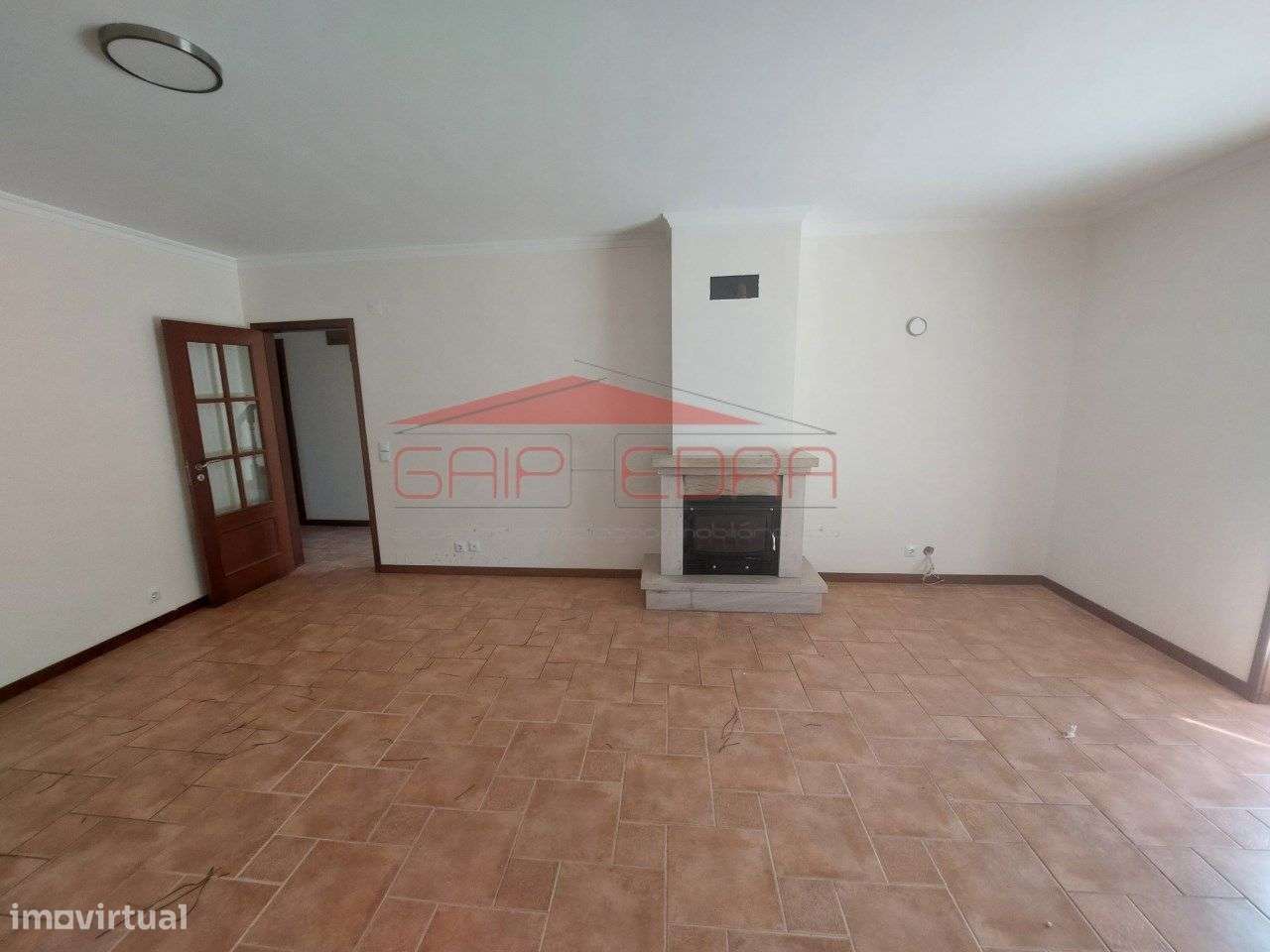 Moradia em bom estado e com terreno Abergaria-A-Nova Covais Branca - Grande imagem: 4/35