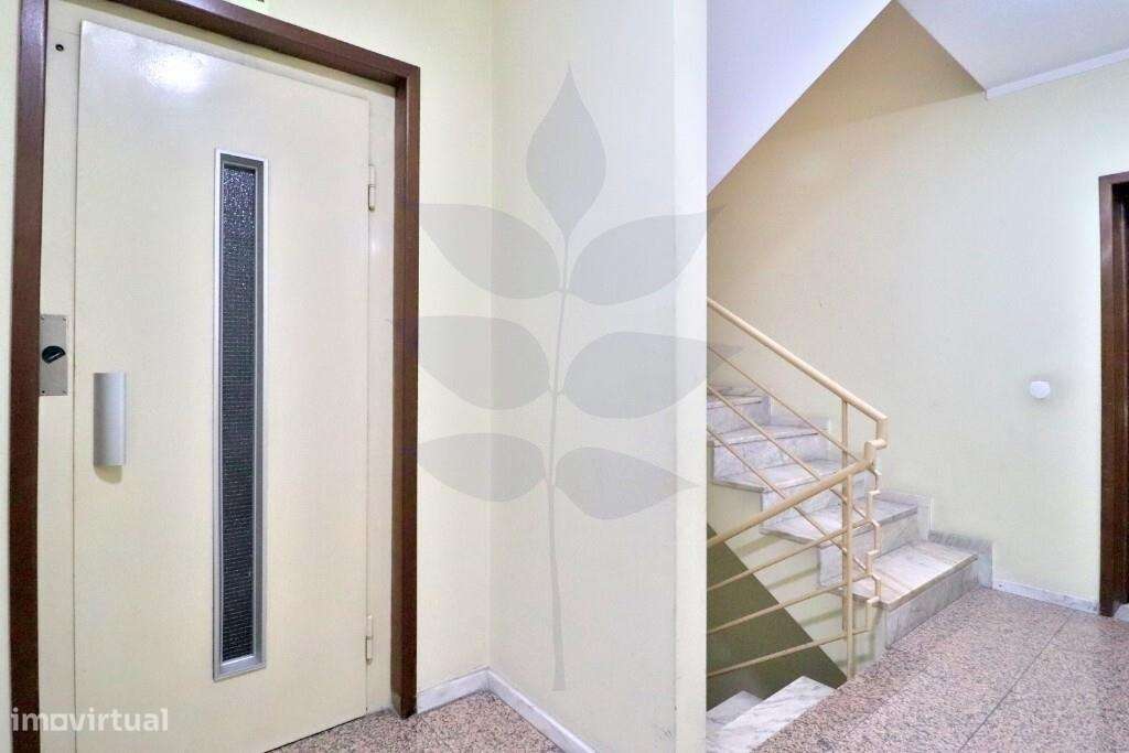 Apartamento T4 na freguesia de Lamaçães-31
