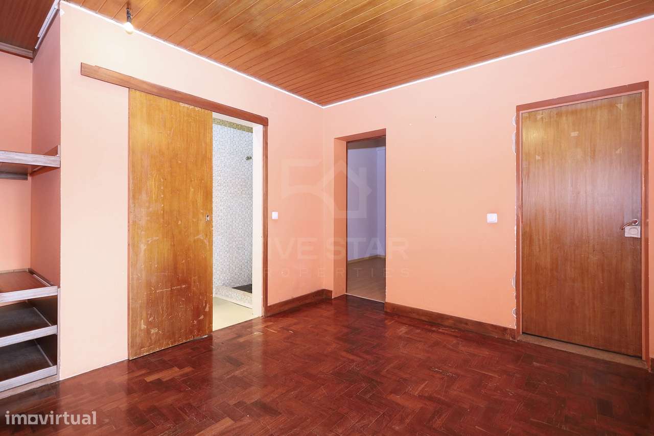 T4 Duplex - Parede - Vista Mar - Varanda - Garagem - Para Renovação-40