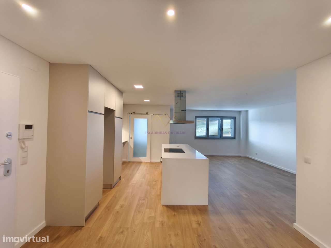 Apartamento T2 com Arrecadação, Conforto, Luz e Tranquilidade - Grande imagem: 2/30