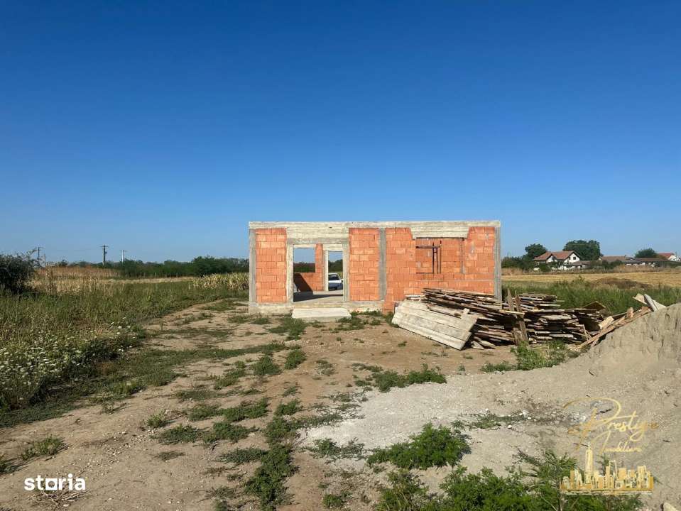 Casa la rosu cu acoperis si teren de 560 mp de vanzare in Tarian - Bih - Imagine principală: 5/16