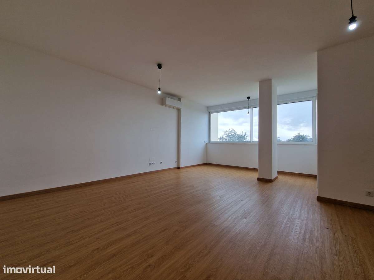 Apartamento T2 com Vista Rio e Estacionamento – Restelo - Grande imagem: 5/28