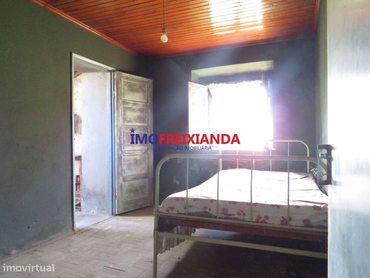 Moradia no centro da Vila da Freixianda-7