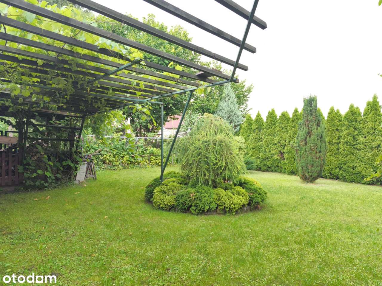 Solidnie zbudowany dom w dobrej lokalizacji.-3