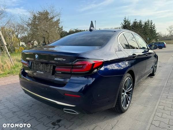 BMW Seria 5 530e Luxury Line sport - 32