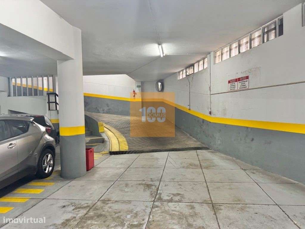 Parque automóvel com 53 lugares às Antas - Grande imagem: 5/23