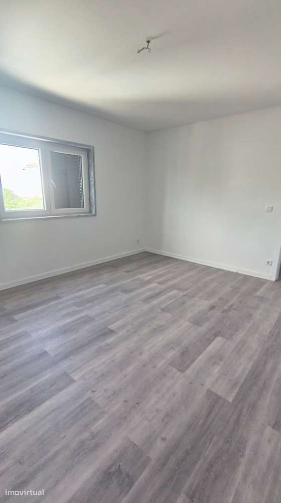 Andar de Moradia T2  Cave com 93m2-14