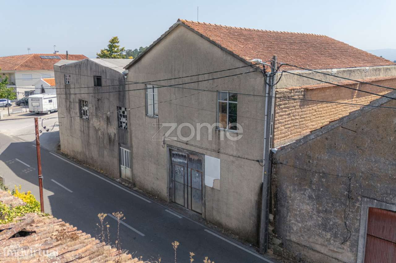 Armazém com 2 Pisos / Grande Potencial | Paredes do Bairro – Anadia - Grande imagem: 2/16