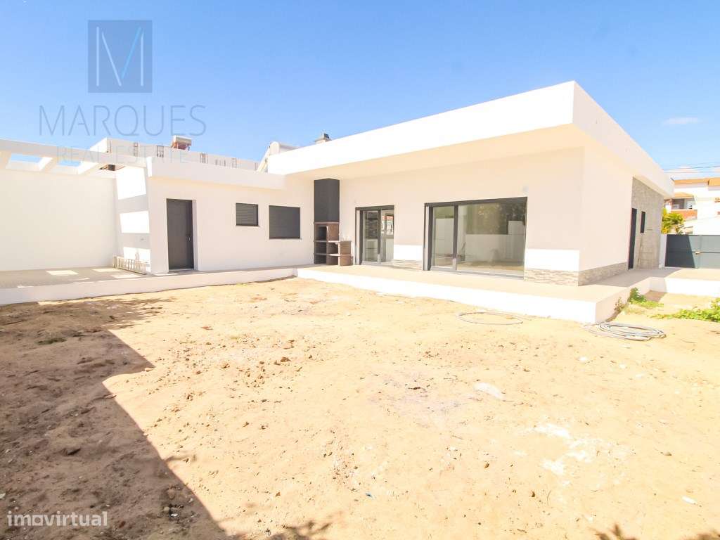 Moradia T3+1 Isolada Térrea em Fernão Ferro - Grande imagem: 3/25