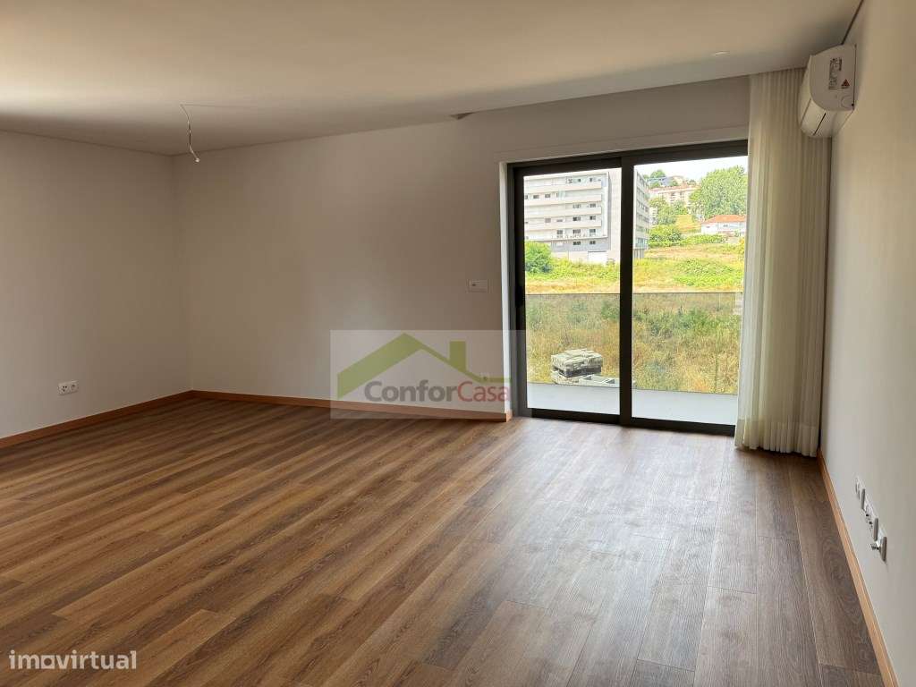 Excelente T1 -cozinha equipada, ar condicionado , lugar de garagem - Grande imagem: 4/10